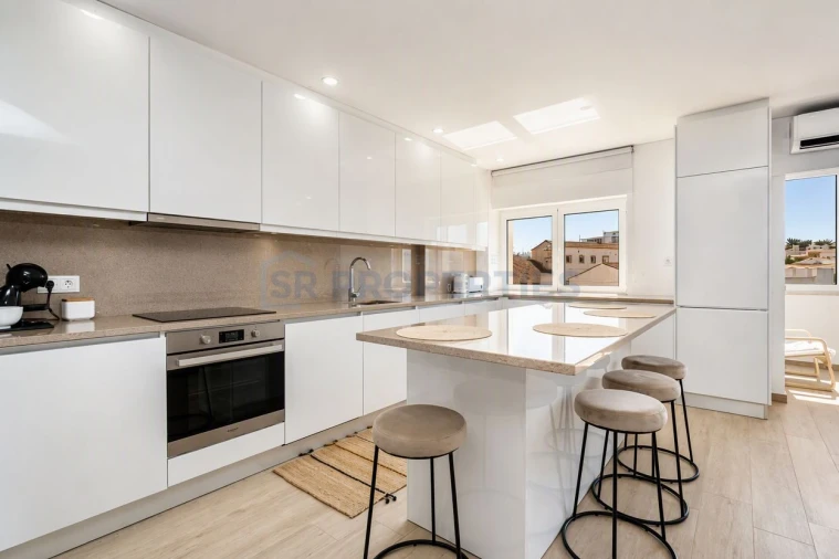 Apartamento T2 para Venda em Quarteira Foto 4