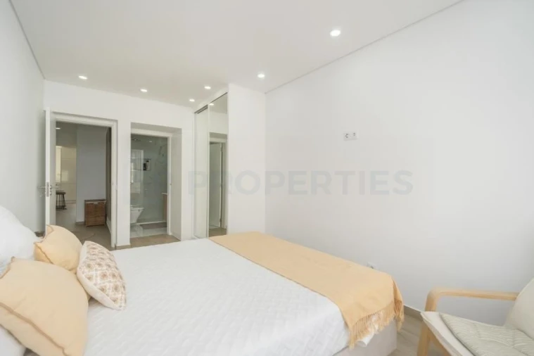 Apartamento T2 para Venda em Quarteira Foto 13