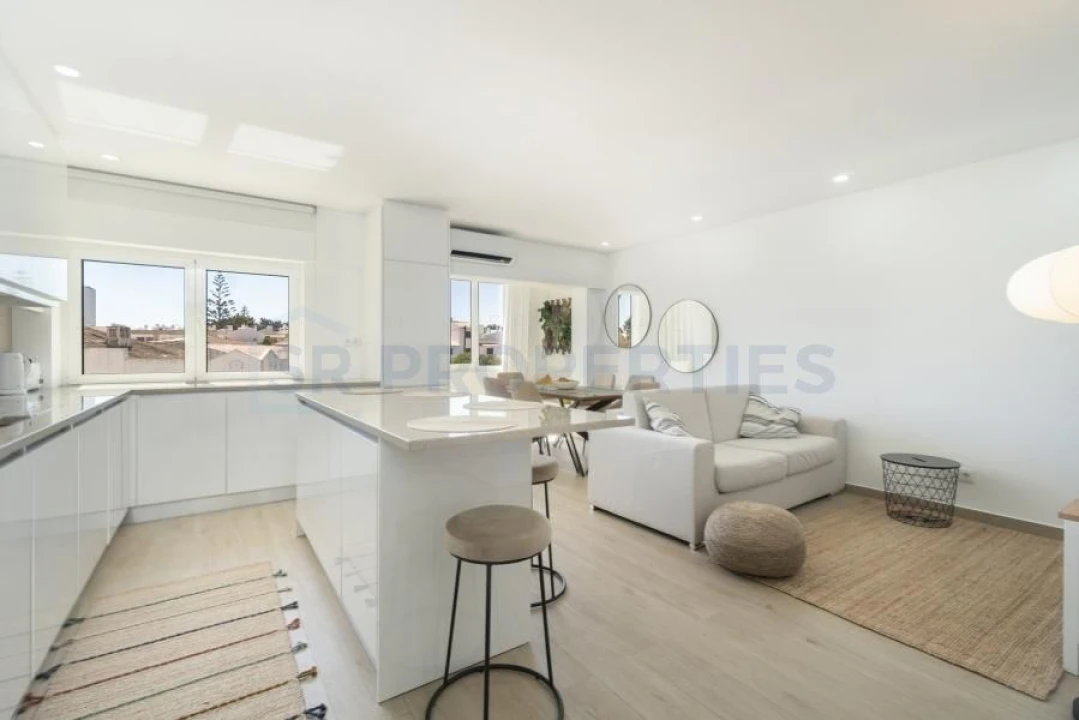 Apartamento T2 para Venda em Quarteira Foto 8