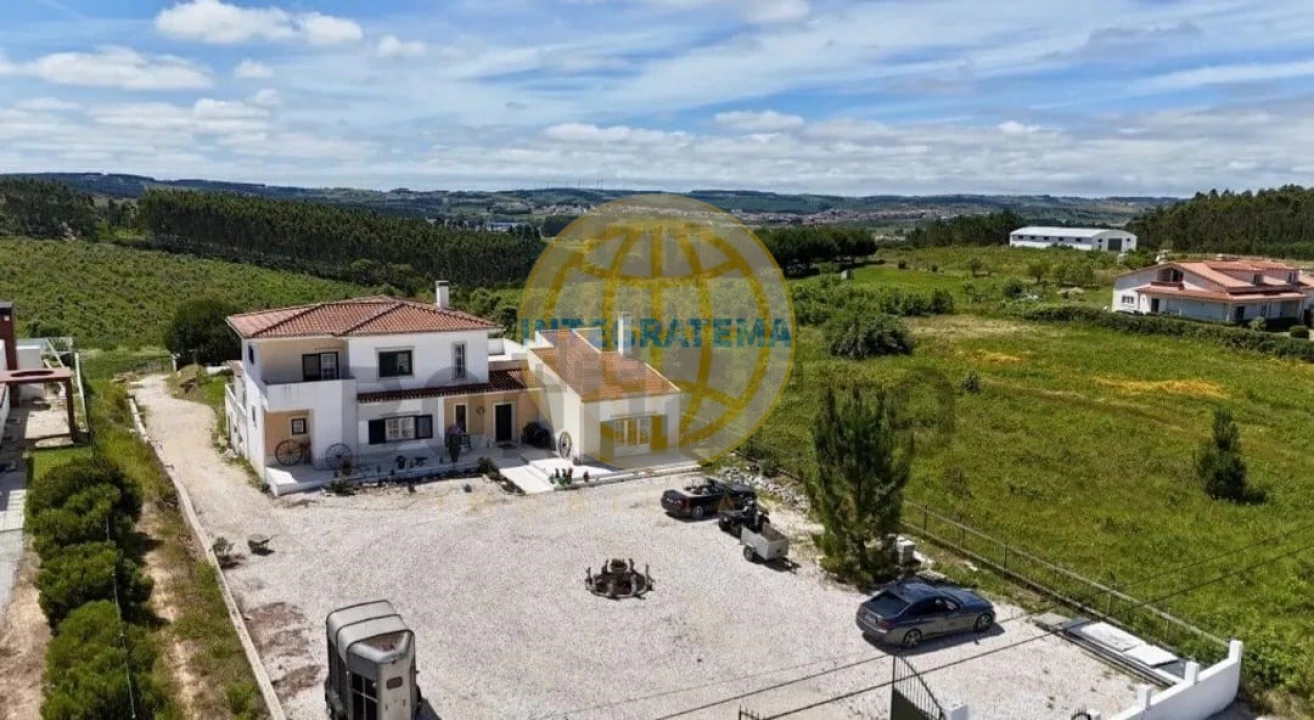 Moradia T5 para Venda em Bombarral e Vale Covo Foto 1