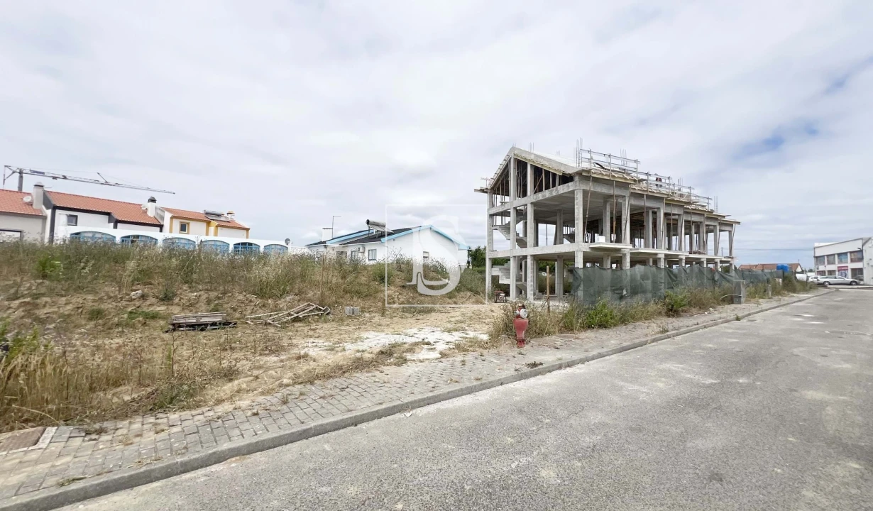 Moradia T3 para Venda em Atouguia da Baleia Foto 16