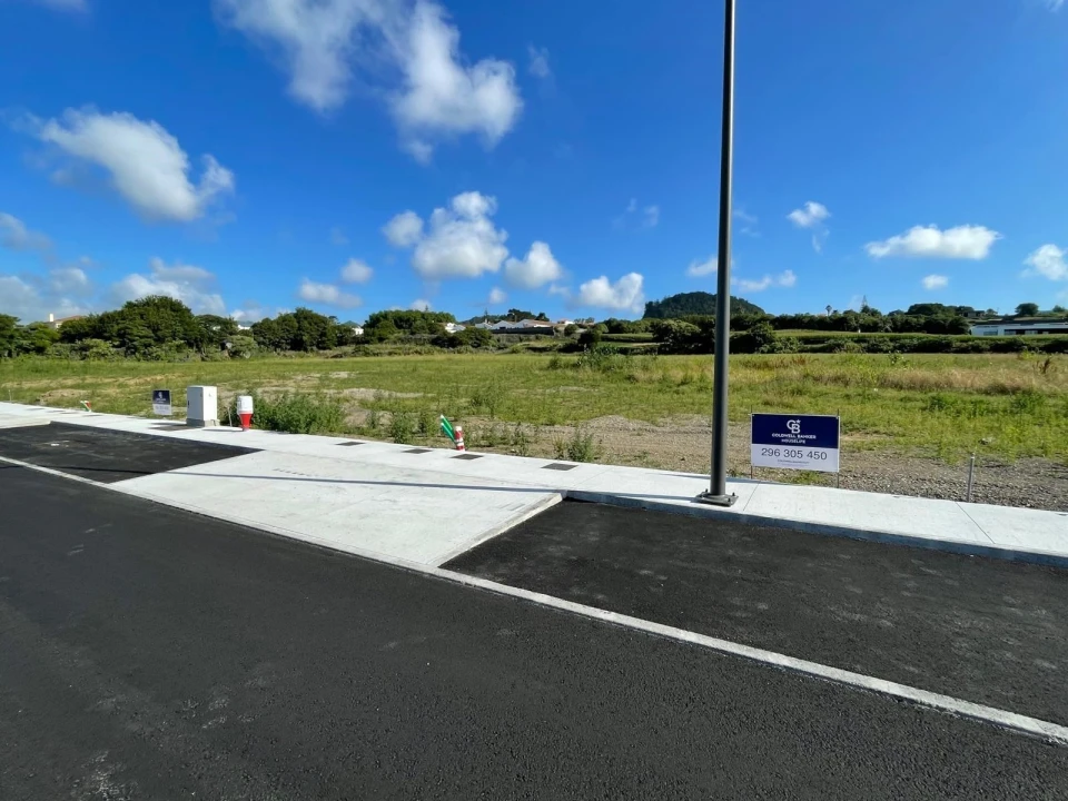 Terreno para Venda em Cabouco Foto 1