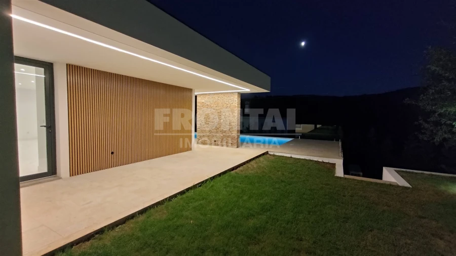 Moradia T3 para Venda em Sopo Foto 3