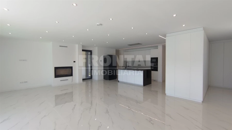 Moradia T3 para Venda em Sopo Foto 23