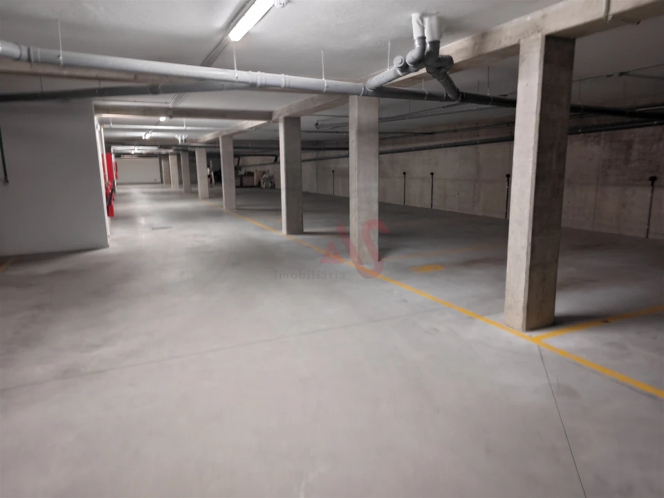 Garagem para Venda em Caldas de Vizela (São Miguel e São João) Foto 4