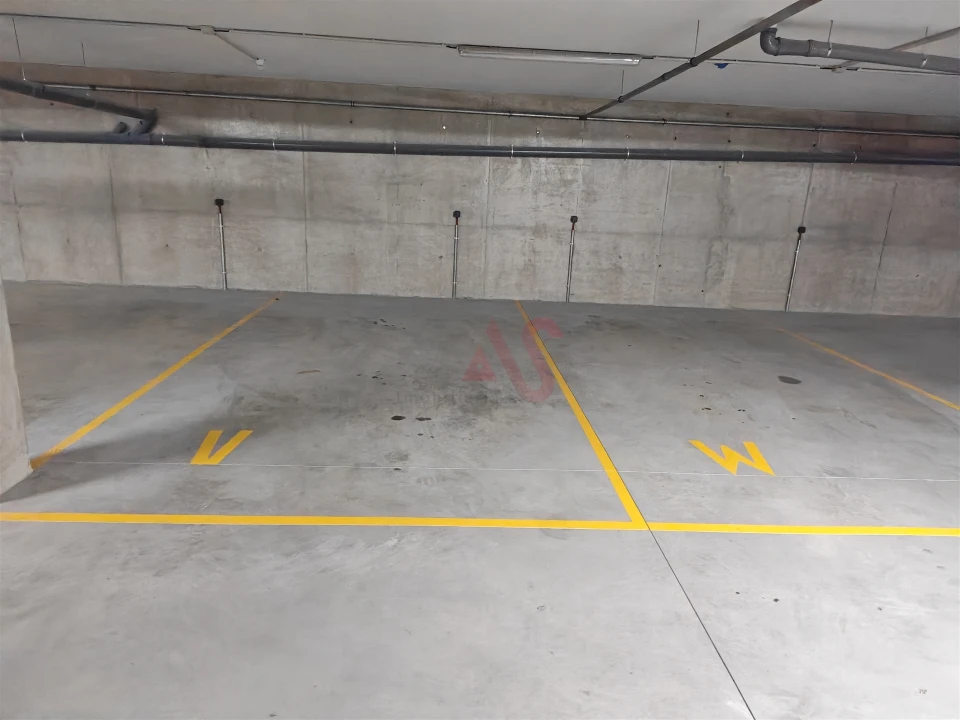 Garagem para Venda em Caldas de Vizela (São Miguel e São João) Foto 7