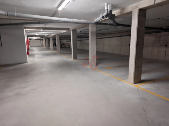 Garagem para Venda em Caldas de Vizela (São Miguel e São João) Foto 4