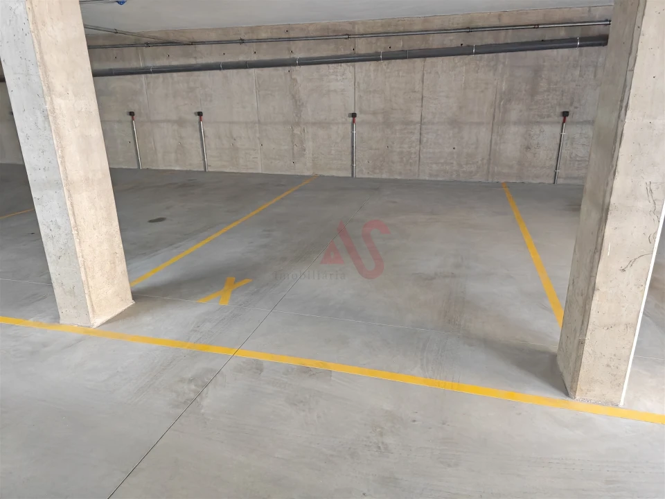 Garagem para Venda em Caldas de Vizela (São Miguel e São João) Foto 6