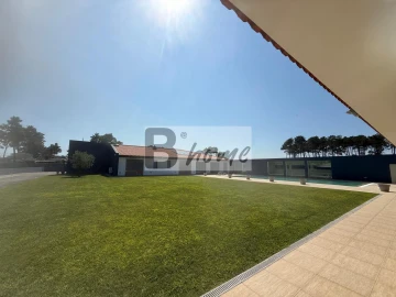 Moradia T5 para Venda em Charneca de Caparica e Sobreda