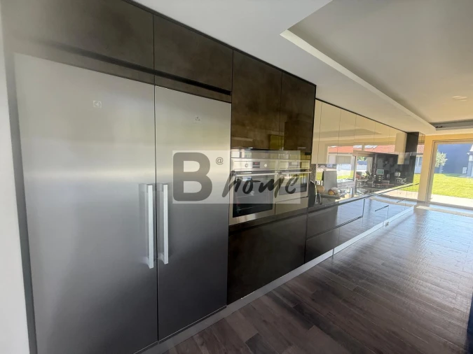 Moradia T5 para Venda em Charneca de Caparica e Sobreda Foto 8