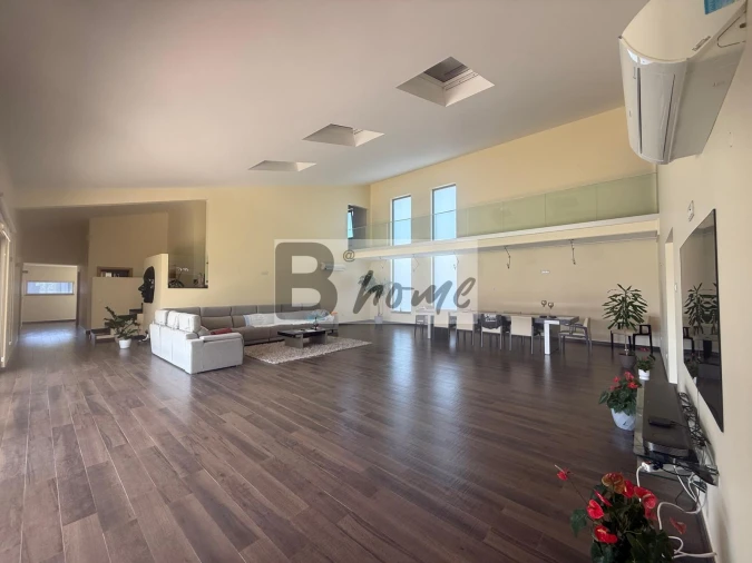 Moradia T5 para Venda em Charneca de Caparica e Sobreda Foto 3