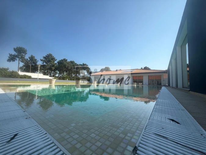 Moradia T5 para Venda em Charneca de Caparica e Sobreda Foto 1