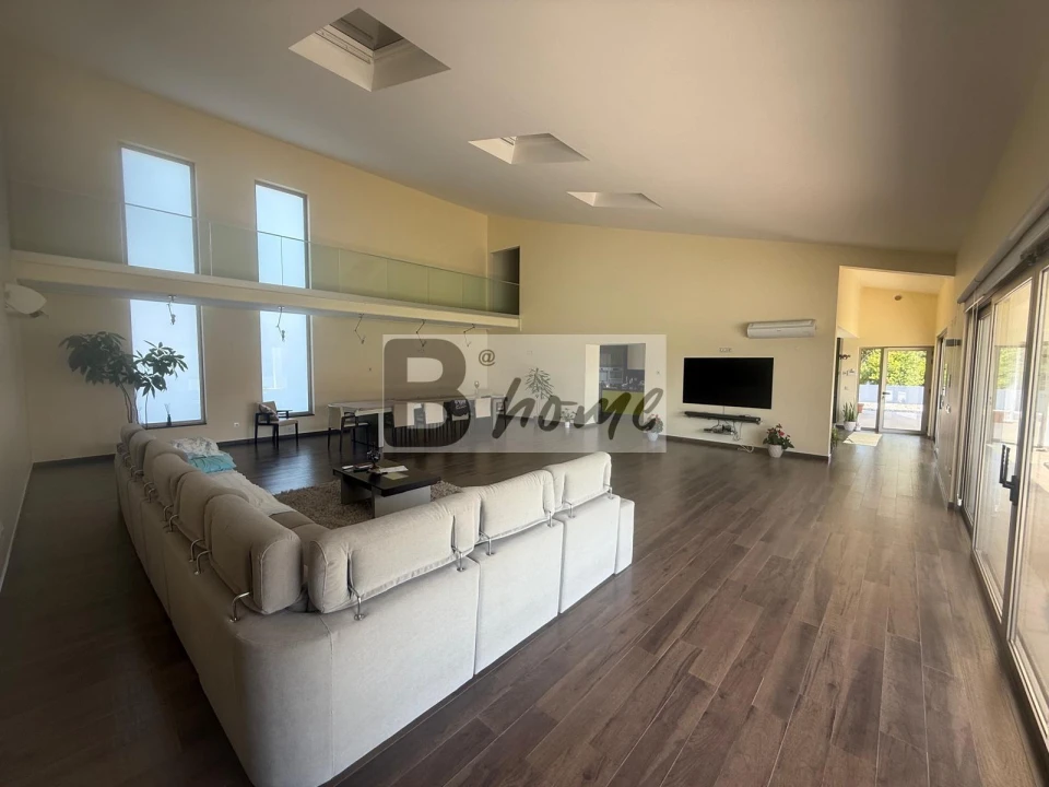 Moradia T5 para Venda em Charneca de Caparica e Sobreda Foto 6