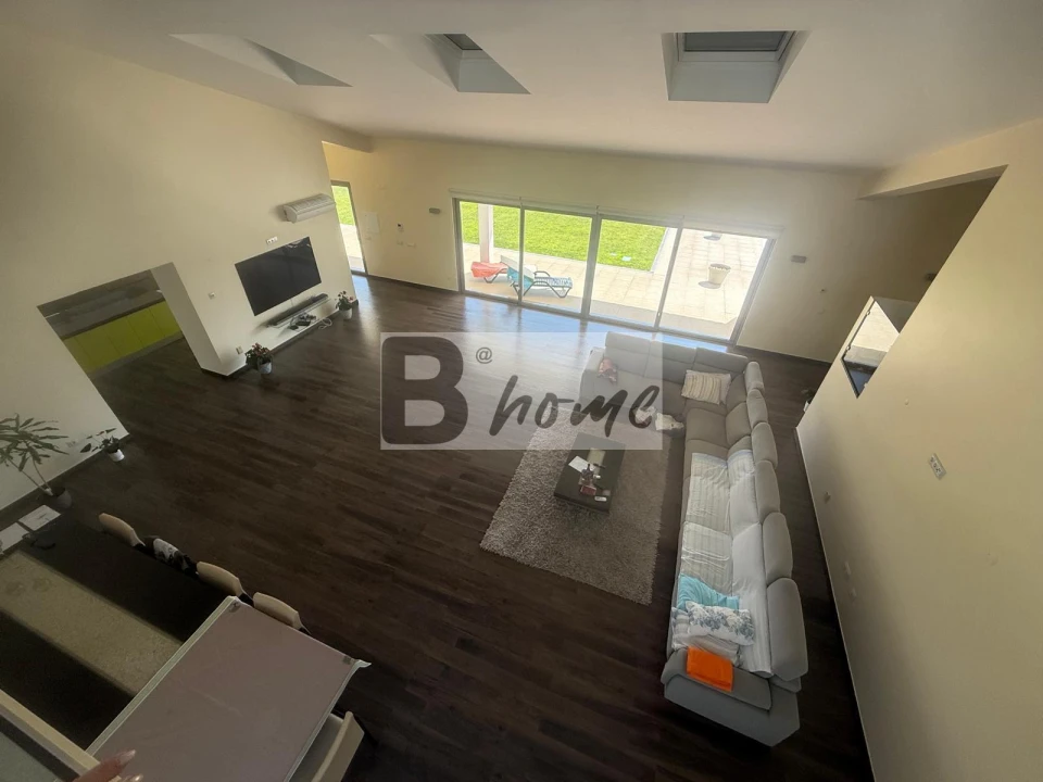 Moradia T5 para Venda em Charneca de Caparica e Sobreda Foto 4