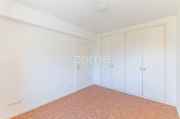Apartamento T1 para Arrendamento em Paranhos Foto 3
