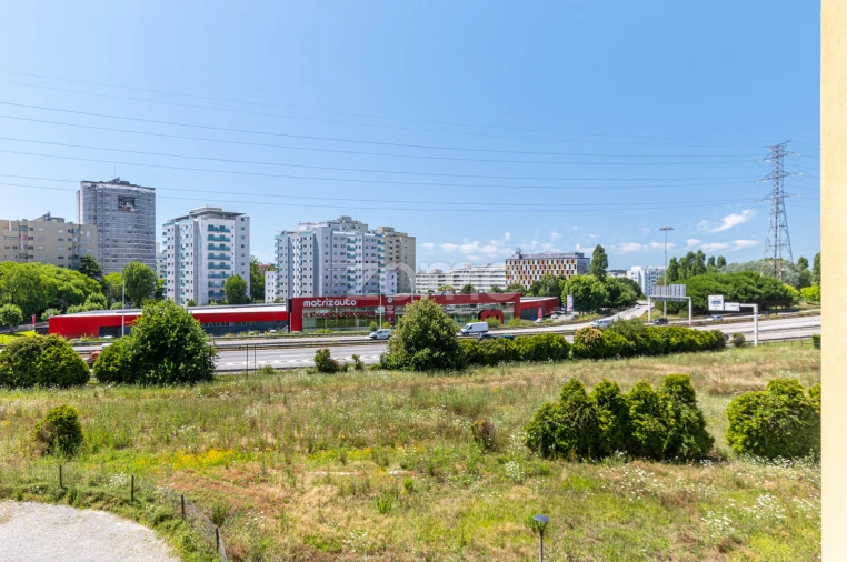 Apartamento T1 para Arrendamento em Paranhos Foto 4