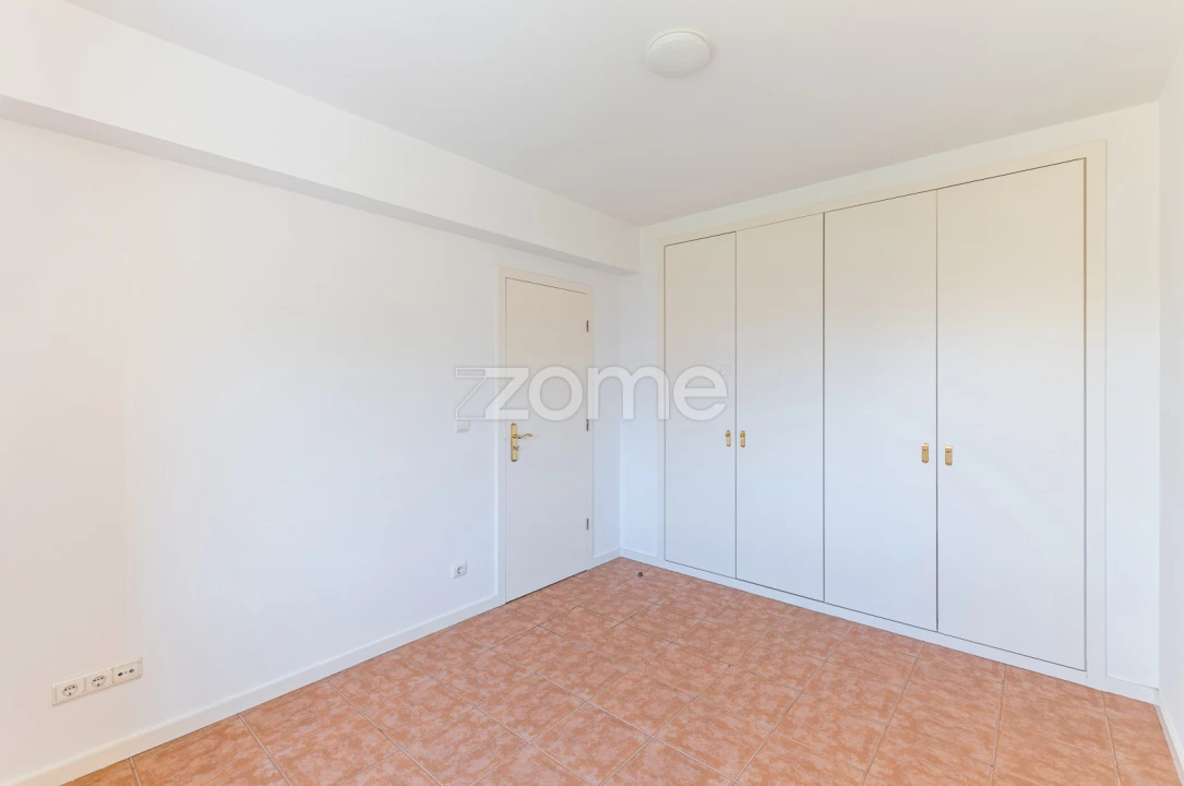 Apartamento T1 para Arrendamento em Paranhos Foto 3