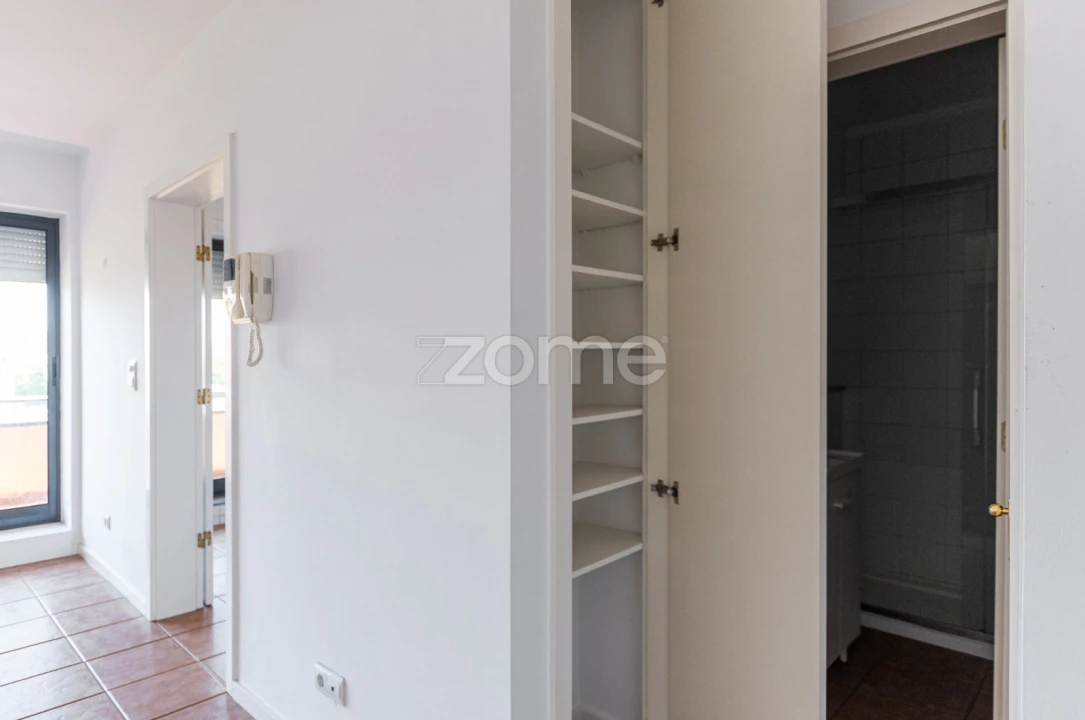 Apartamento T1 para Arrendamento em Paranhos Foto 13