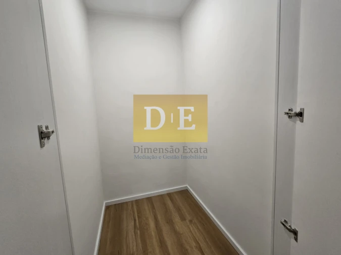 Apartamento T4 para Venda em São Mamede de Infesta e Senhora da Hora Foto 1