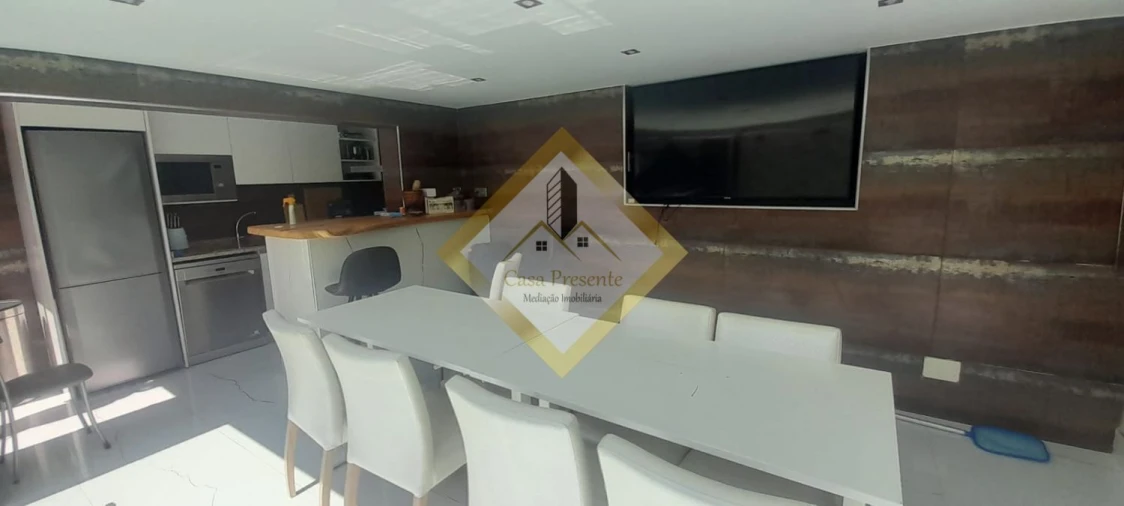 Moradia T4 para Arrendamento em Serzedo e Perosinho Foto 10