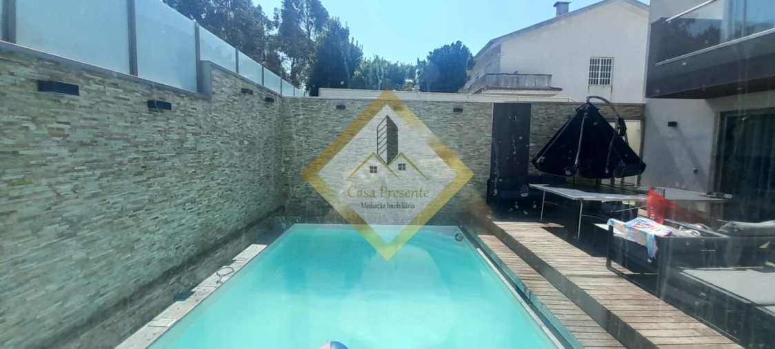 Moradia T4 para Arrendamento em Serzedo e Perosinho Foto 8