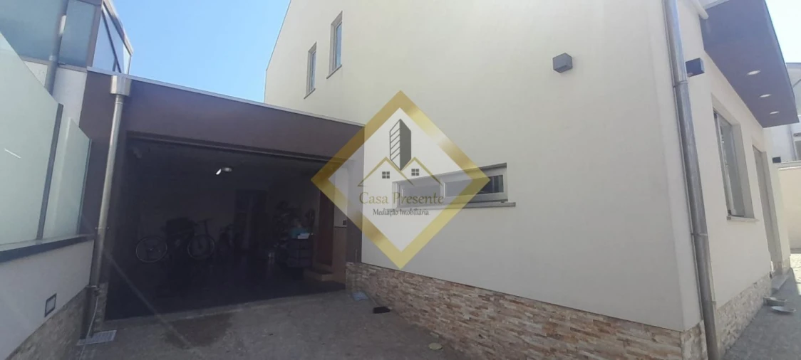 Moradia T4 para Arrendamento em Serzedo e Perosinho Foto 42