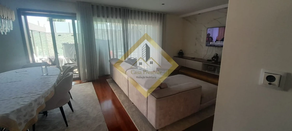 Moradia T4 para Arrendamento em Serzedo e Perosinho Foto 35