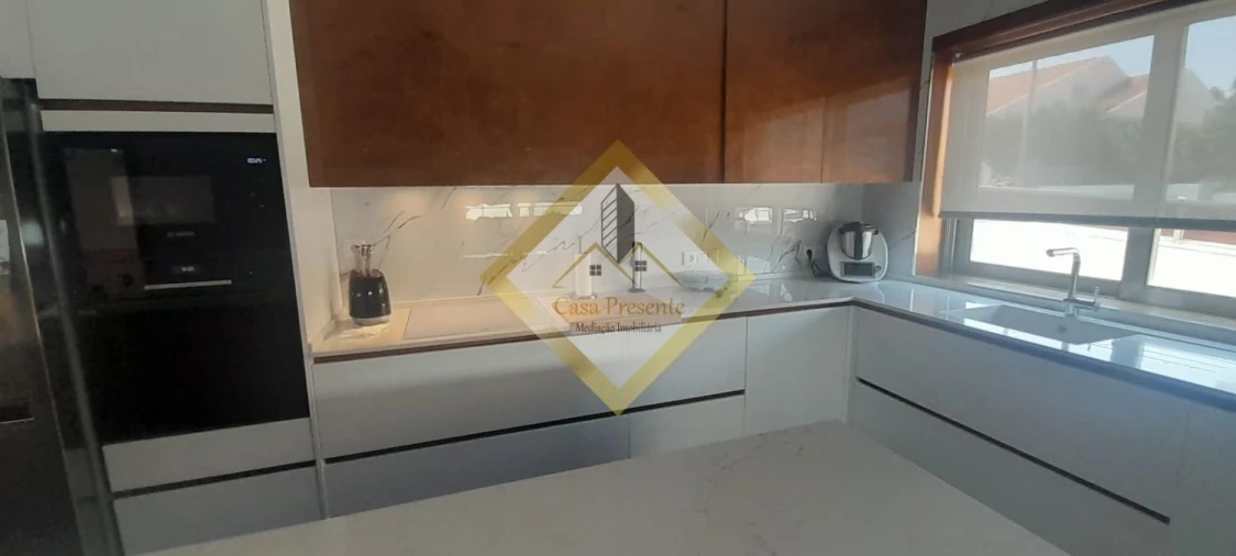 Moradia T4 para Arrendamento em Serzedo e Perosinho Foto 37