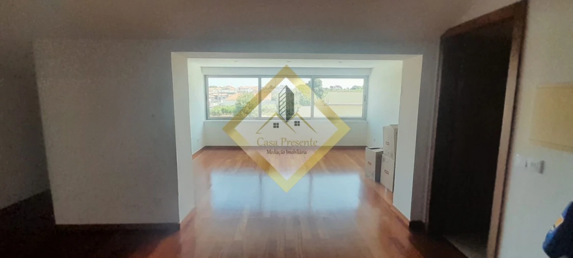 Moradia T4 para Arrendamento em Serzedo e Perosinho Foto 14