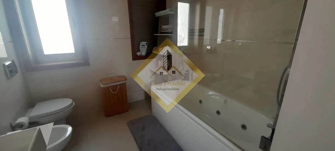 Moradia T4 para Arrendamento em Serzedo e Perosinho Foto 21