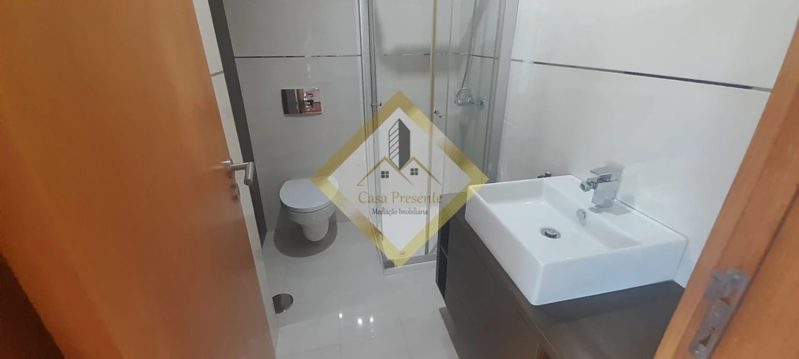 Moradia T4 para Arrendamento em Serzedo e Perosinho Foto 16