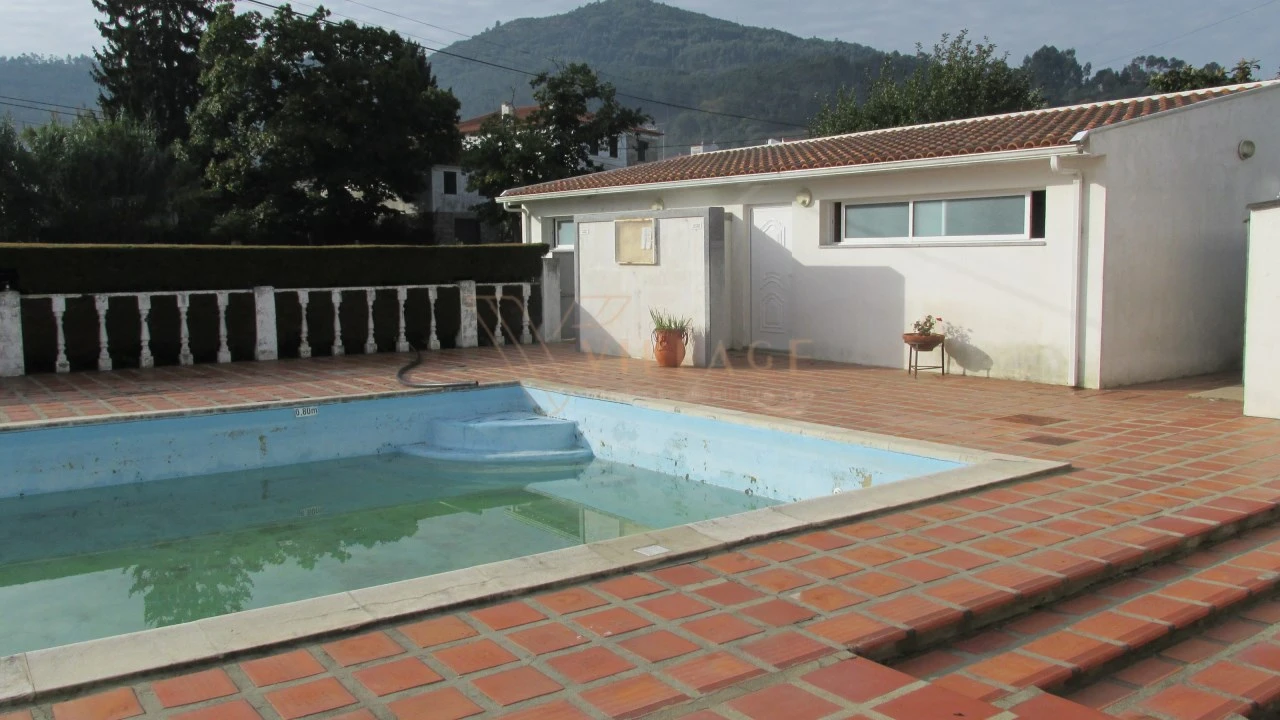 Negócio para Venda em Gondarem Foto 4