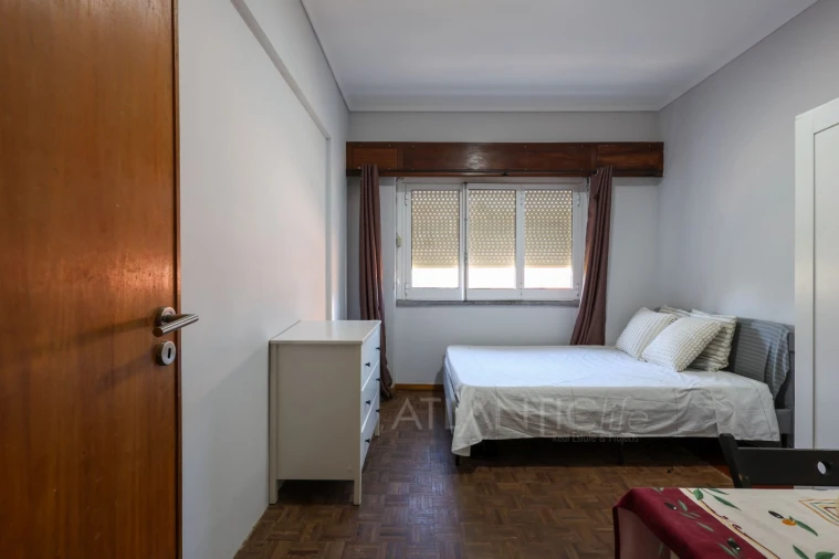 Moradia T6 para Venda em Massamá e Monte Abraão Foto 8