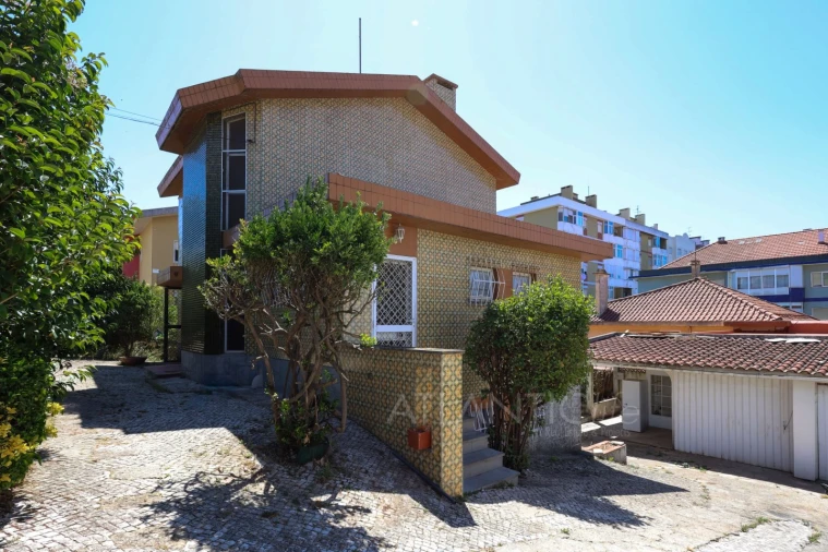 Moradia T6 para Venda em Massamá e Monte Abraão Foto 54