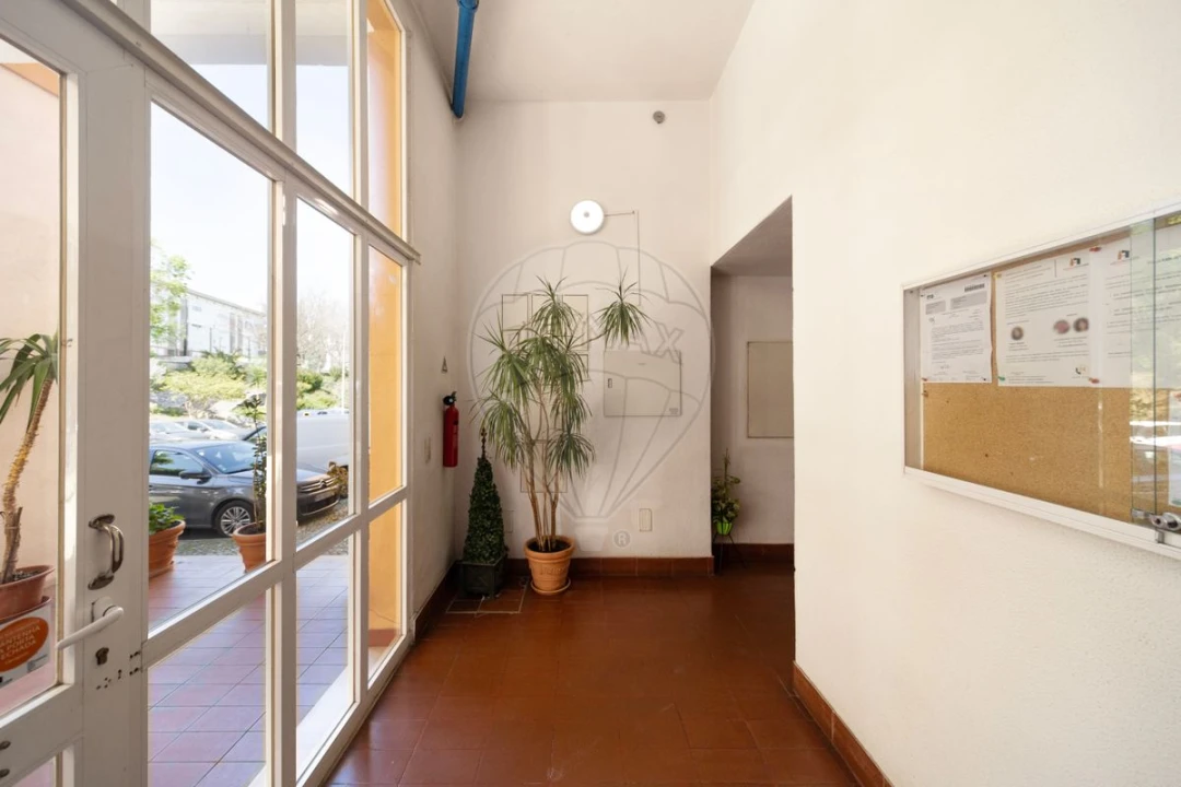 Apartamento T3 para Venda em Campolide Foto 6