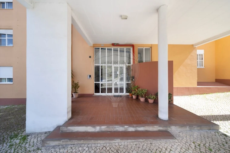 Apartamento T3 para Venda em Campolide Foto 7