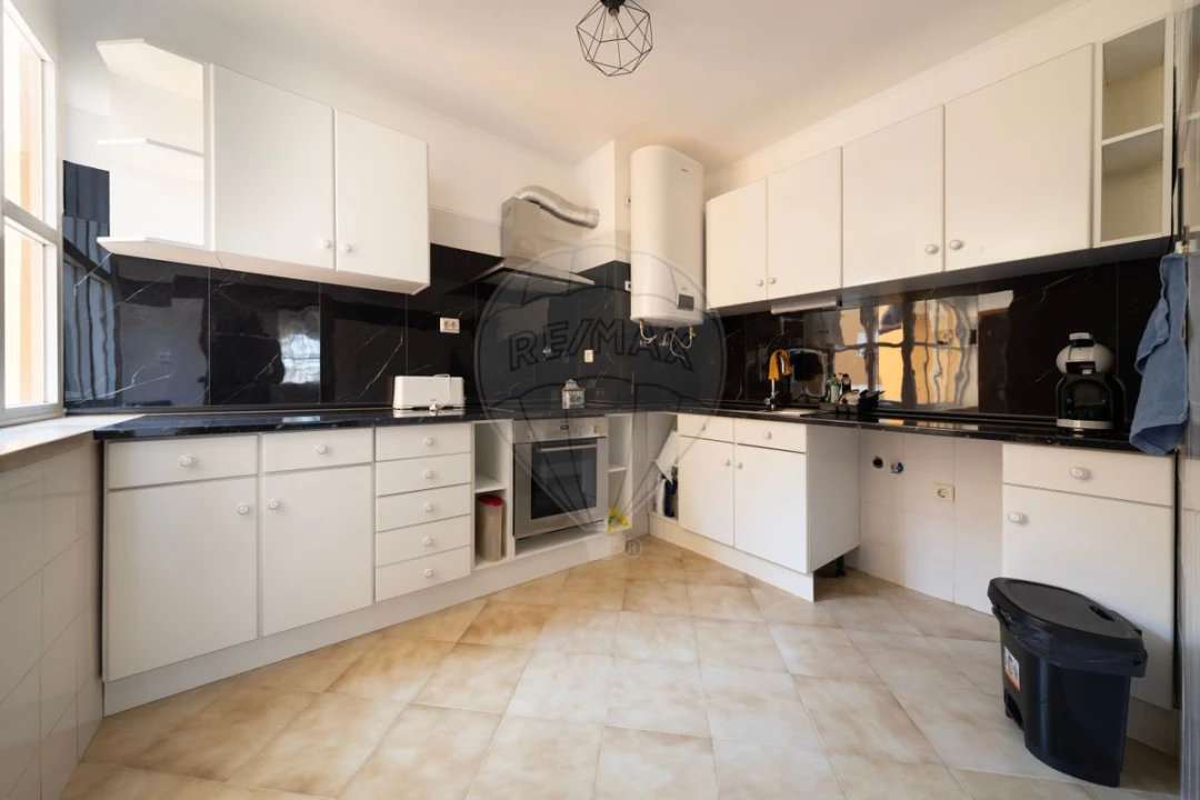 Apartamento T3 para Venda em Campolide Foto 25