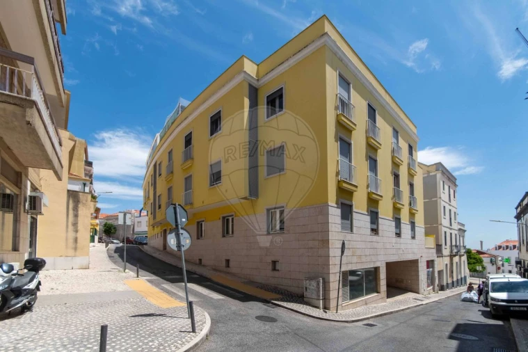 Apartamento T3 para Venda em Póvoa de Santa Iria e Forte da Casa Foto 1