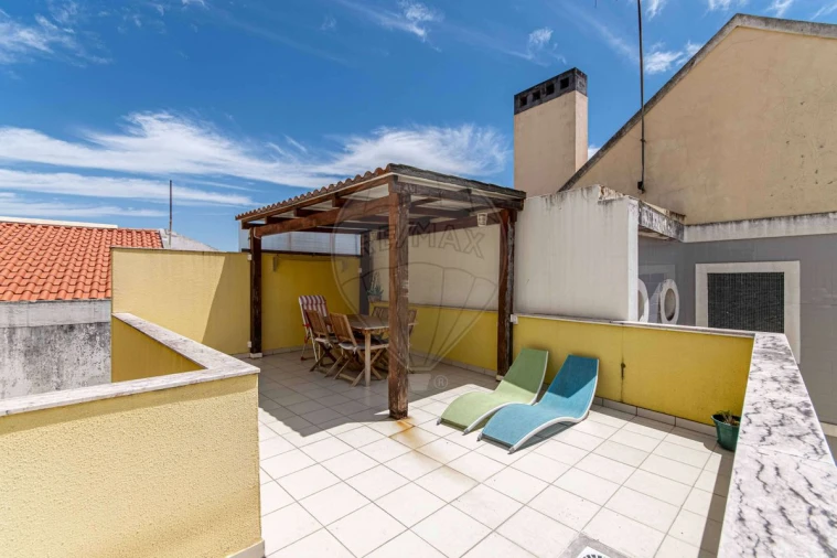 Apartamento T3 para Venda em Póvoa de Santa Iria e Forte da Casa Foto 4