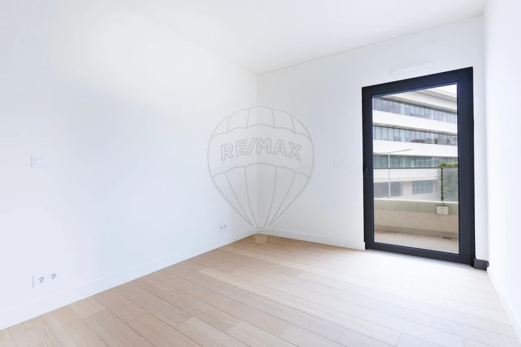 Apartamento T3 para Venda em Seixal, Arrentela e Aldeia de Paio Pires Foto 15