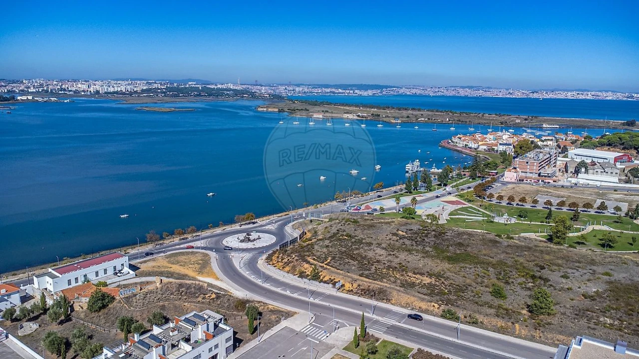 Apartamento T3 para Venda em Seixal, Arrentela e Aldeia de Paio Pires Foto 40
