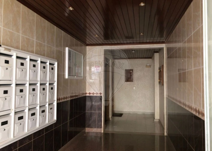 Apartamento T2 para Venda em Algueirão-Mem Martins Foto 3