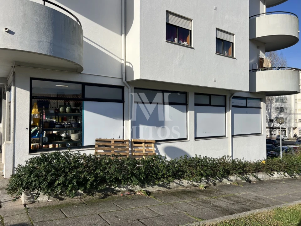 Loja para Arrendamento em Darque Foto 1