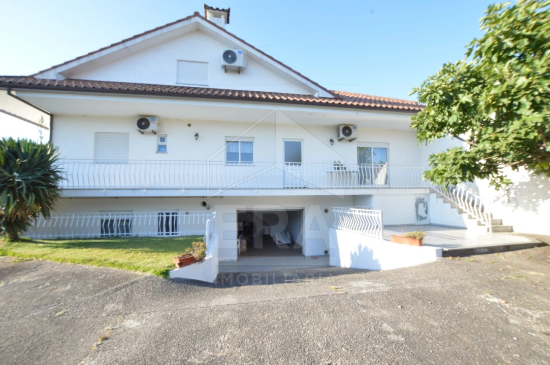 Moradia T4 para Venda em Palmeira de Faro e Curvos Foto 5