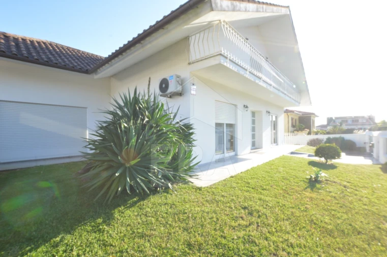 Moradia T4 para Venda em Palmeira de Faro e Curvos Foto 4