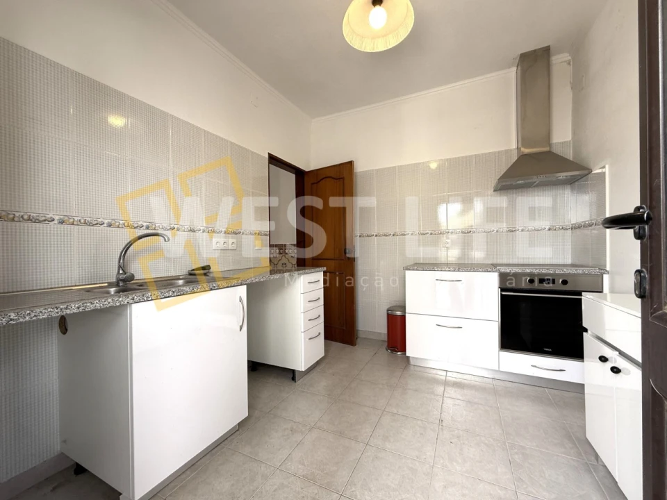 Moradia T5 para Venda em Igreja Nova e Cheleiros Foto 10