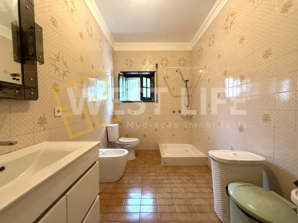 Moradia T5 para Venda em Igreja Nova e Cheleiros Foto 18