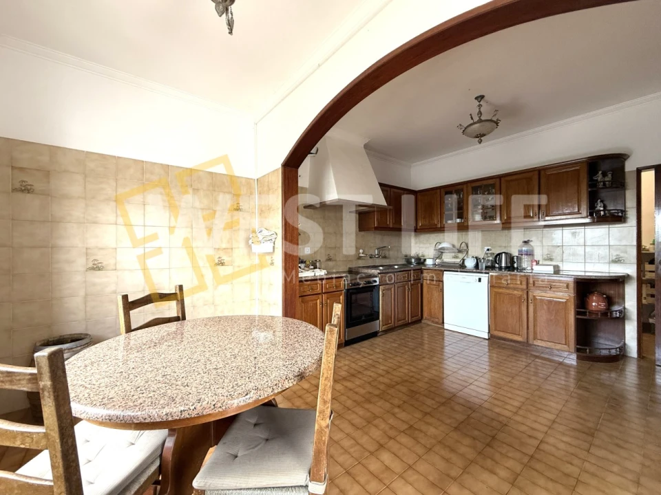 Moradia T5 para Venda em Igreja Nova e Cheleiros Foto 21