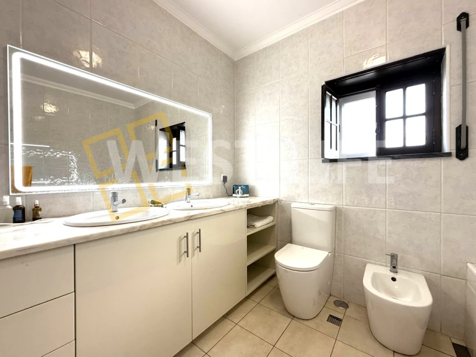 Moradia T5 para Venda em Igreja Nova e Cheleiros Foto 29