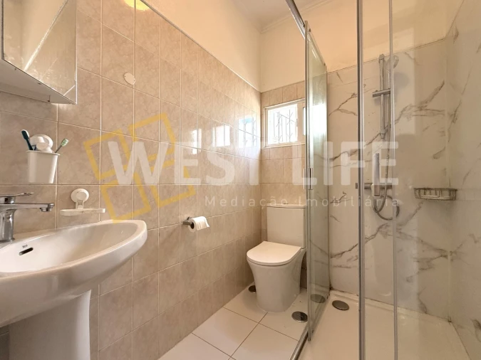 Moradia T5 para Venda em Igreja Nova e Cheleiros Foto 8